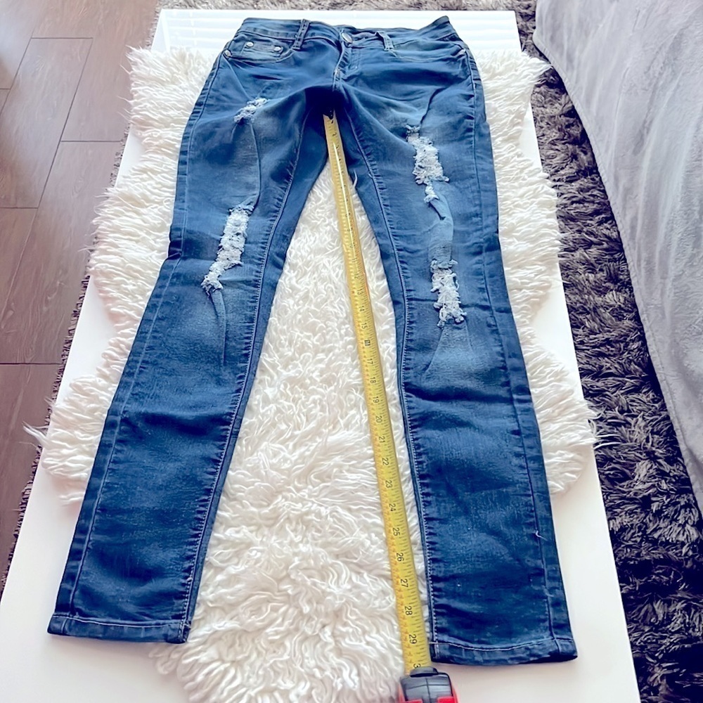 Bobโs Jeanโs Destroyed Skinny Denim, Sz 1/2๐๐๏ธ๐ Super flattering & Stretchyyyy - Picture 7 of 10